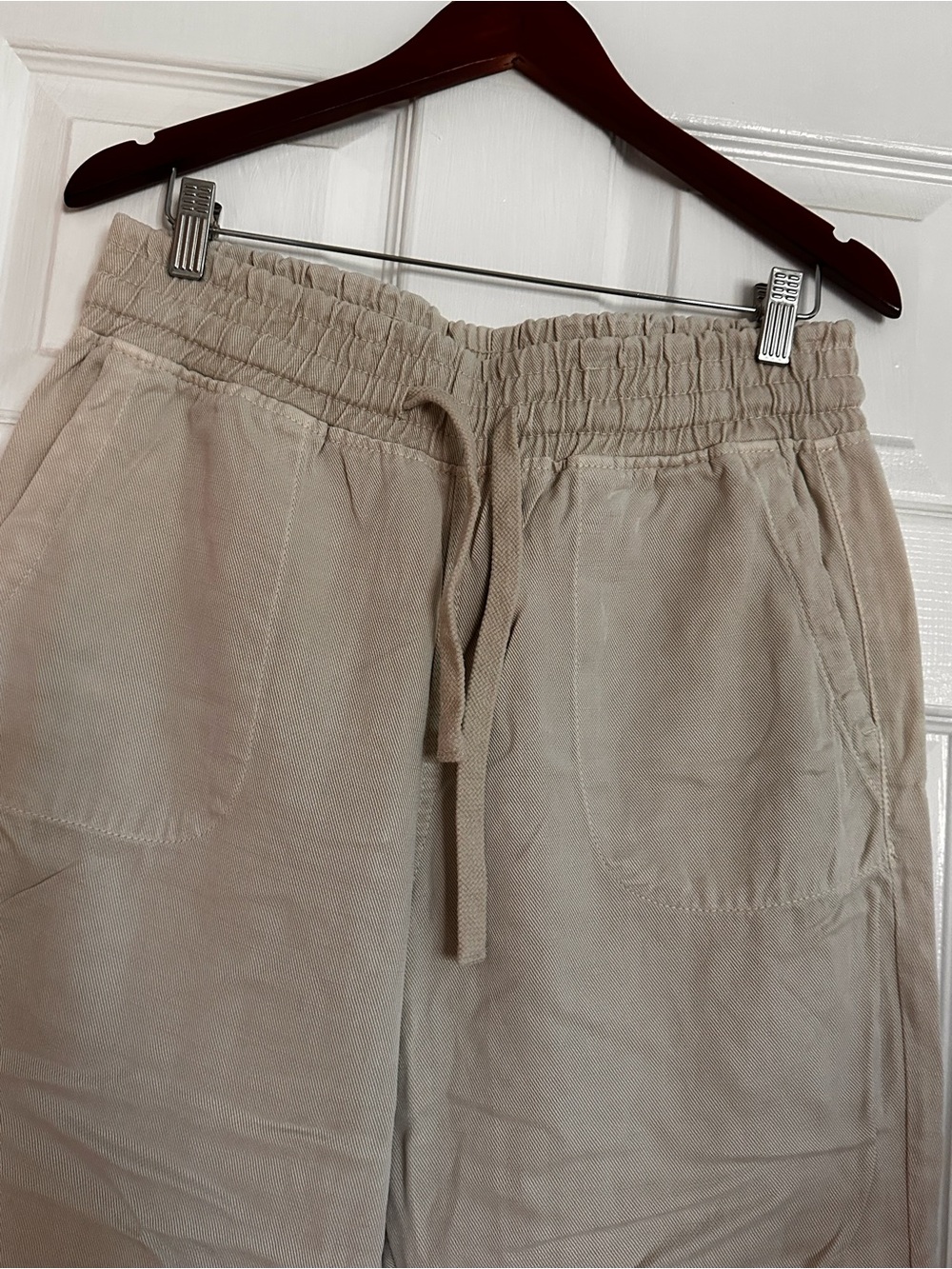 ZARA Women’s Drawstring Linen-Blend Shorts in Beige